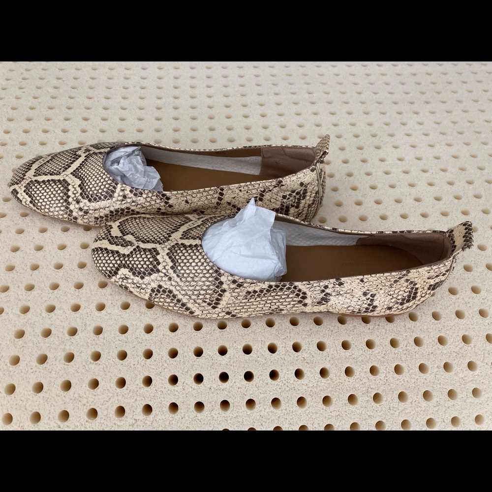 Narrow Animal Print Flats Size 10.5!!